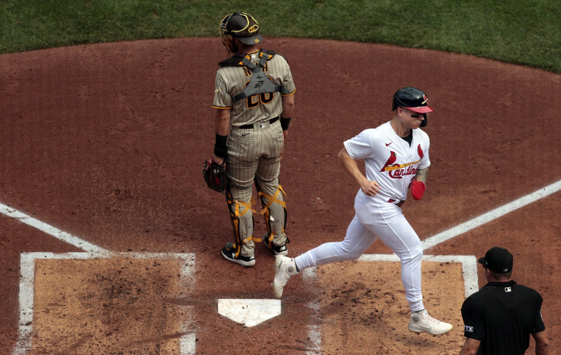 Cardinals sweep Padres with 8-7 victory